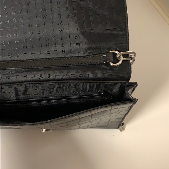 Leather croc texture bag with chain strap - Picture 4 of 5